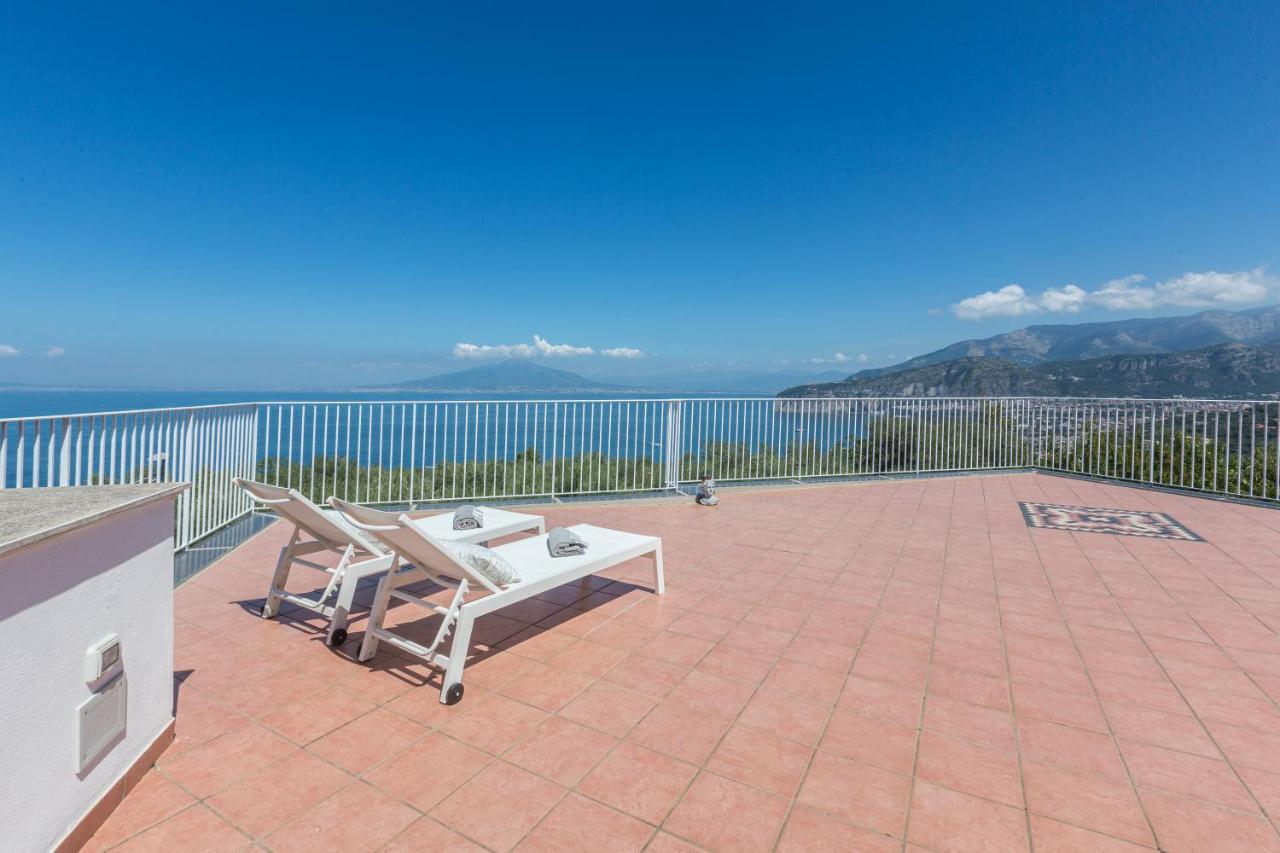 Вилла La Terrazza Sul Golfo Сорренто Экстерьер фото