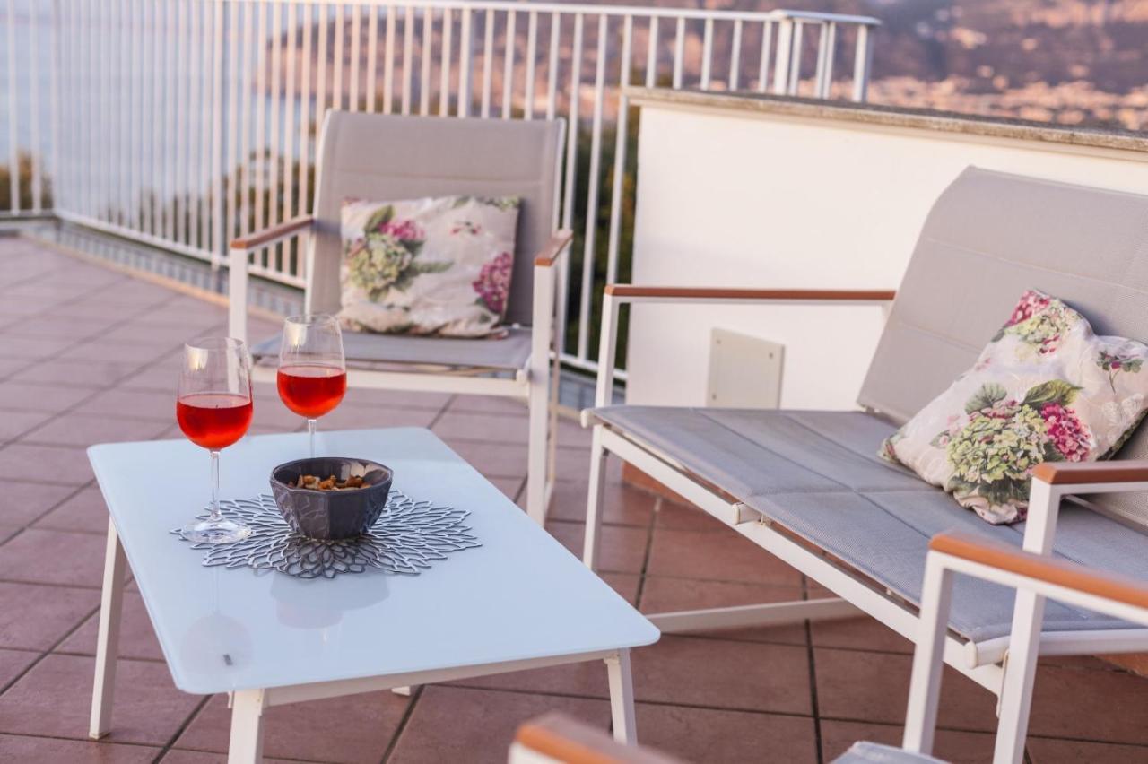 Вилла La Terrazza Sul Golfo Сорренто Экстерьер фото