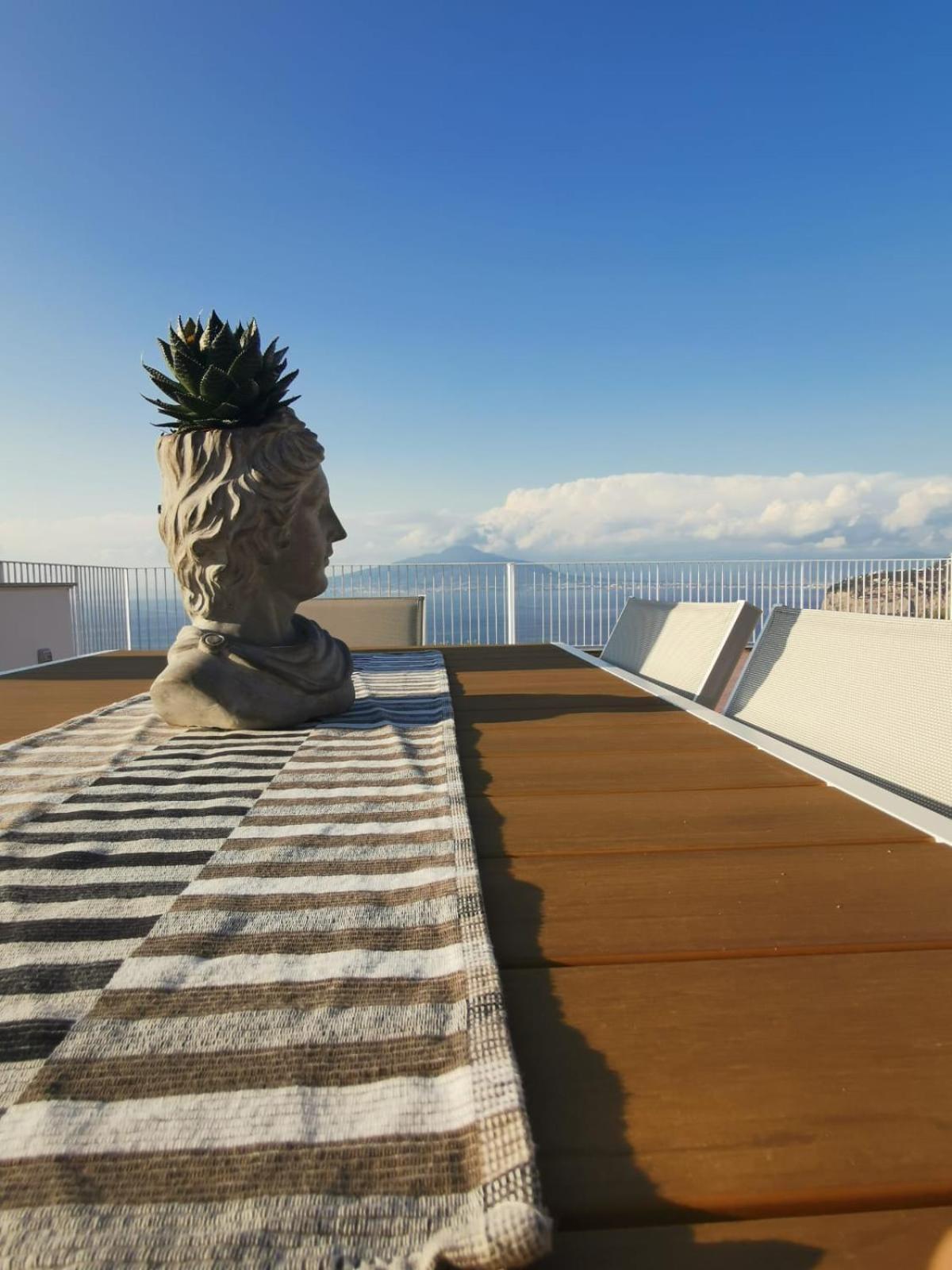 Вилла La Terrazza Sul Golfo Сорренто Экстерьер фото