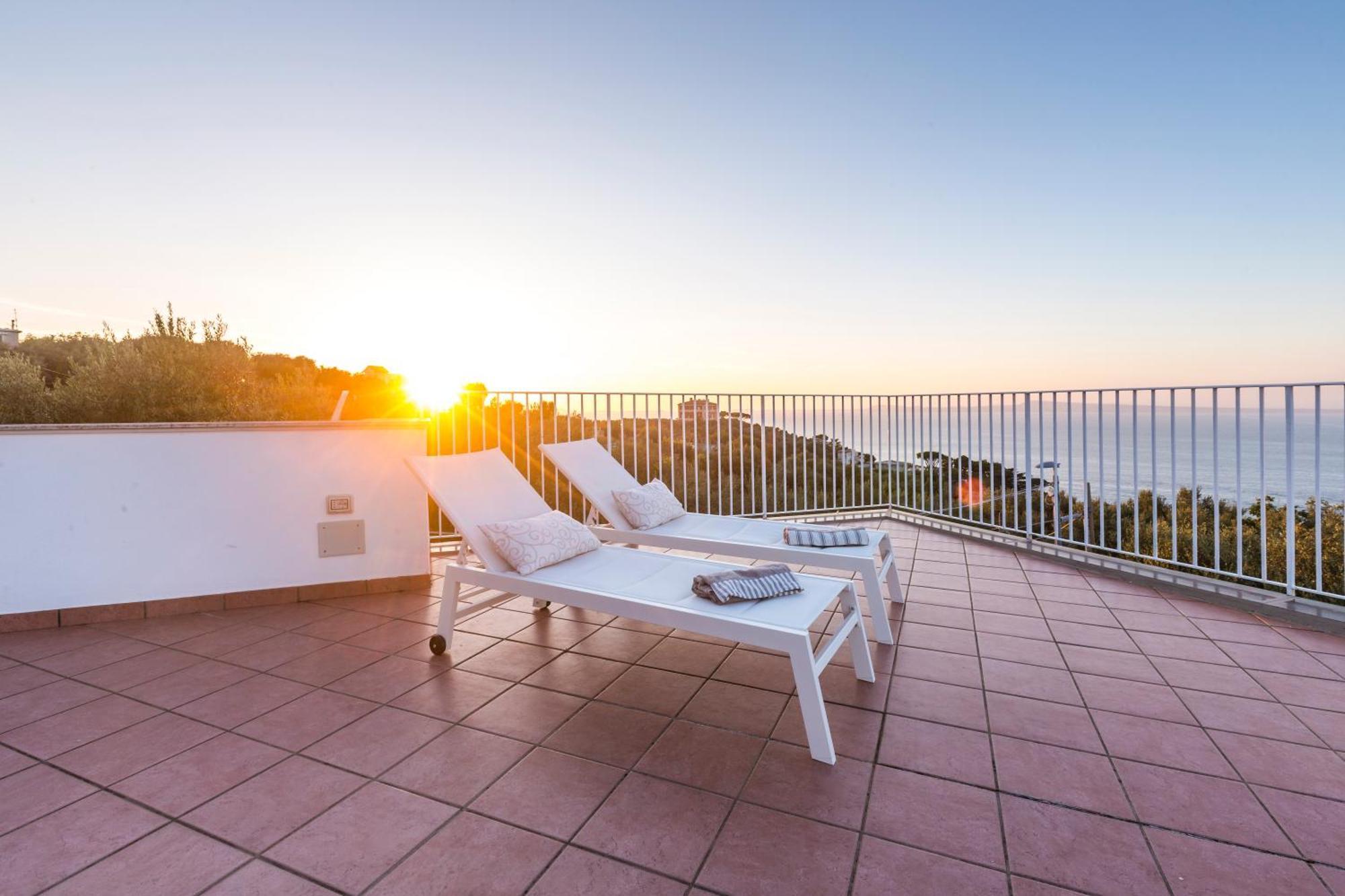 Вилла La Terrazza Sul Golfo Сорренто Экстерьер фото
